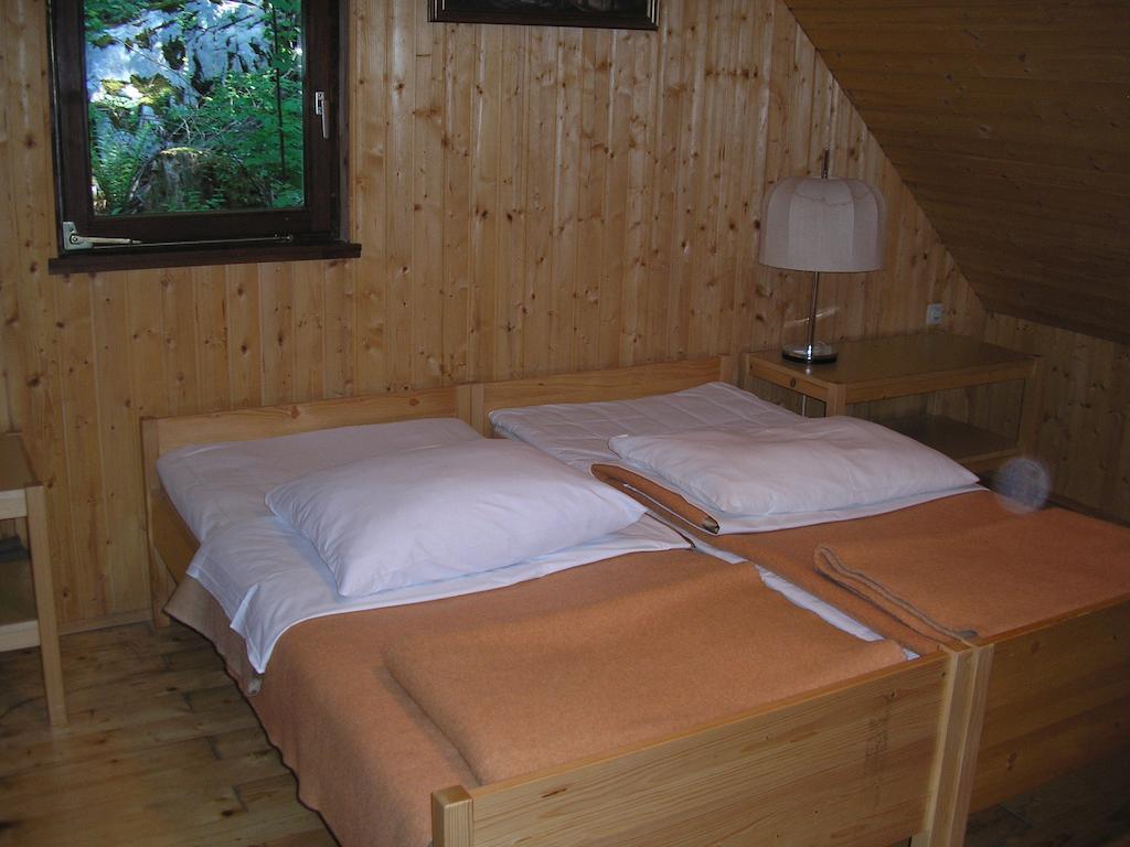 Camping Pivka Jama ポストイナ 部屋 写真